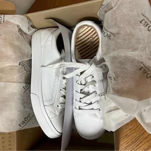 Taos Plim Soul Lux leather Sneaker.  Size 8.5.  Brand new in box.